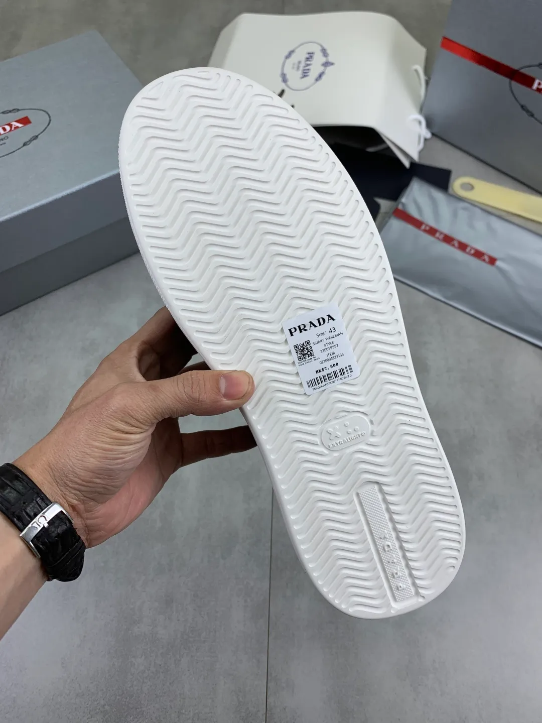 Men's men's shoes P560 💰【New style】Top quality, new popular models on the official website, which will never go out of style for a century, 🆘 The trendy brand (Prada) mainly promotes popular models, avant-garde and versatile fashionable men's shoes, privately molded, with cowhide splicing and 1:1 oil edge treatment... fashionable and simple, original imported cowhide with python skin, cowhide leather lining for feet; the atmosphere and personality are more fashionable, eye-catching and pursuing class. It will subvert the old idea and be a must-have for fashionistas who want to spend time with you! Must keep it! High-end comfortable and low-cost, high-end quality workmanship. Size: 38-45 4️⃣ colors available. full package